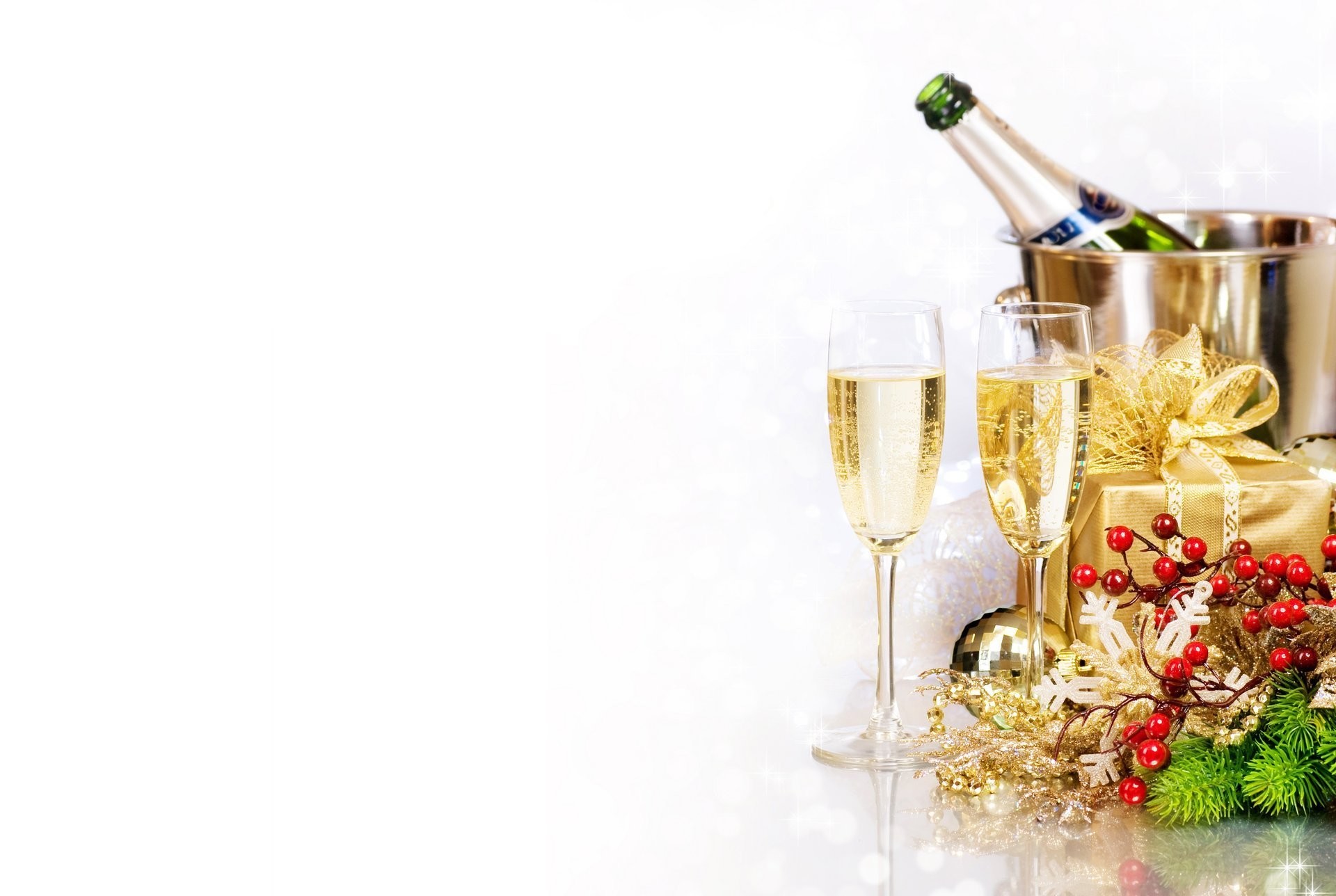 Hình nền chúc mừng năm mới với hình ảnh ly rượu đẹp nhất