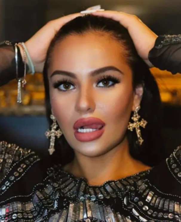 Linda de Sousa Abreu Video and The Crisis Exposing